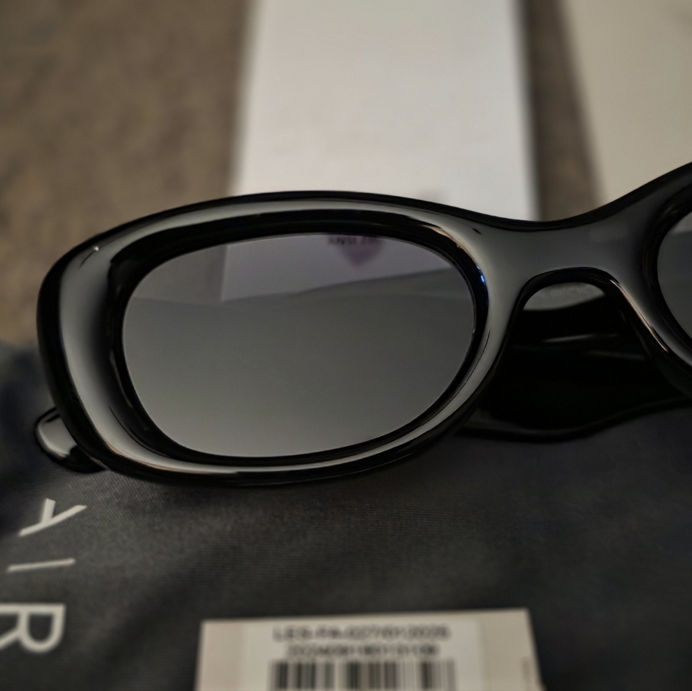 Elegant Black Designer Sunglasses